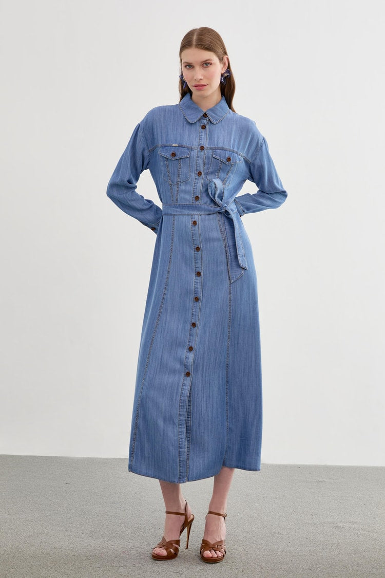 Robe bleue boutonnée à col chemise en jean