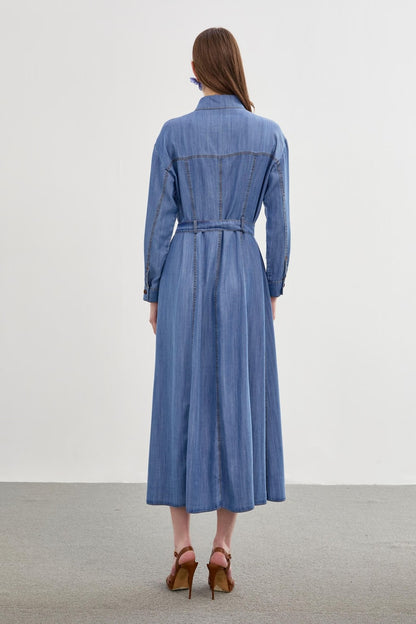 Robe bleue boutonnée à col chemise en jean